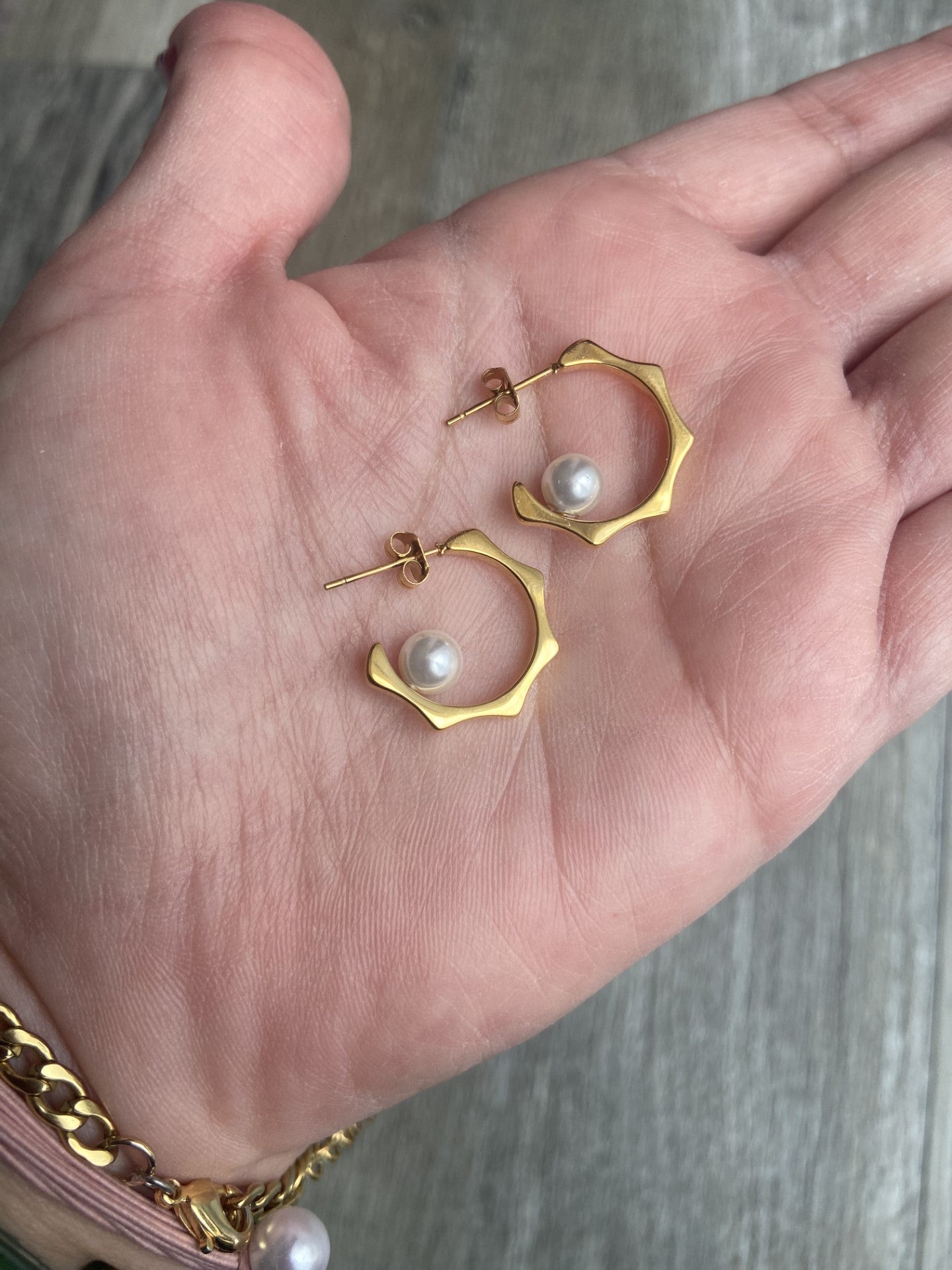 One Pearl Earring